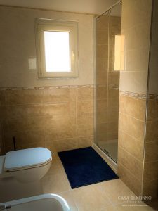 Casa di Nonno master bathroom
